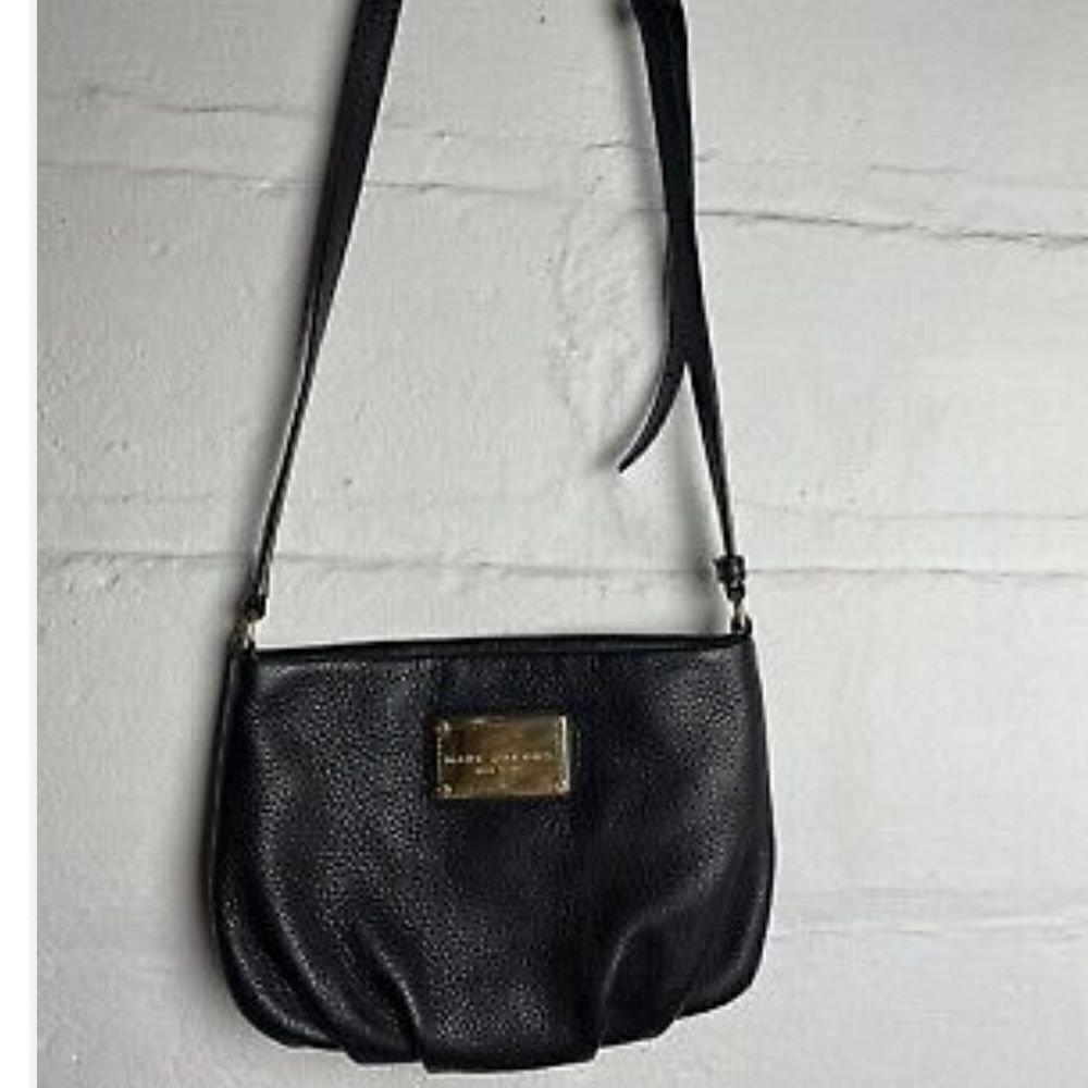 Marc Jacobs New York Crossbody Purse Handbag Black Leather Small Gold Hardware